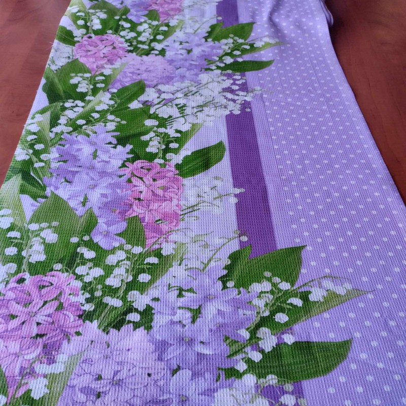Bavlněné vaflové piké hyacinty na fialové